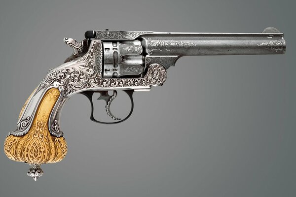 Revolver con impugnatura a Corona d oro del 1892