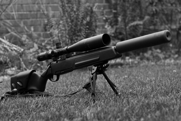 Снайперская винтовка с глушителем вид сбоку