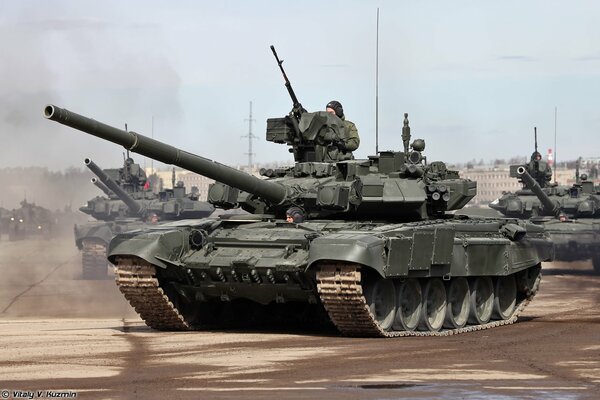 Russian tank T-90 Alabino tankers