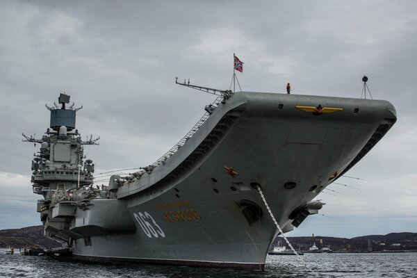 Aircraft carrier Admiral Kuznetsov .