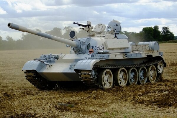 Советский средний танк т-55