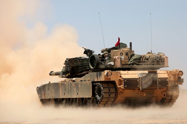 Char de combat Abrams dans la poussière