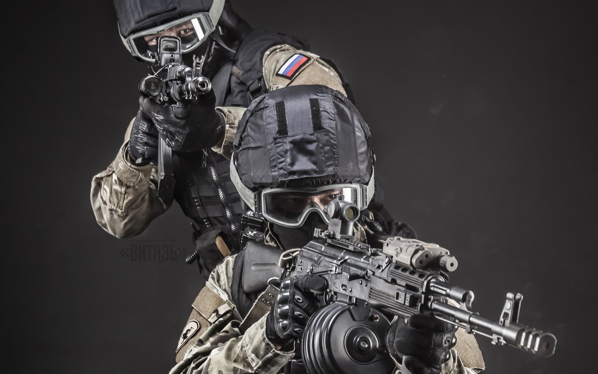 squadra softair cavaliere forze speciali casco fucile d assalto kalashnikov airsoft