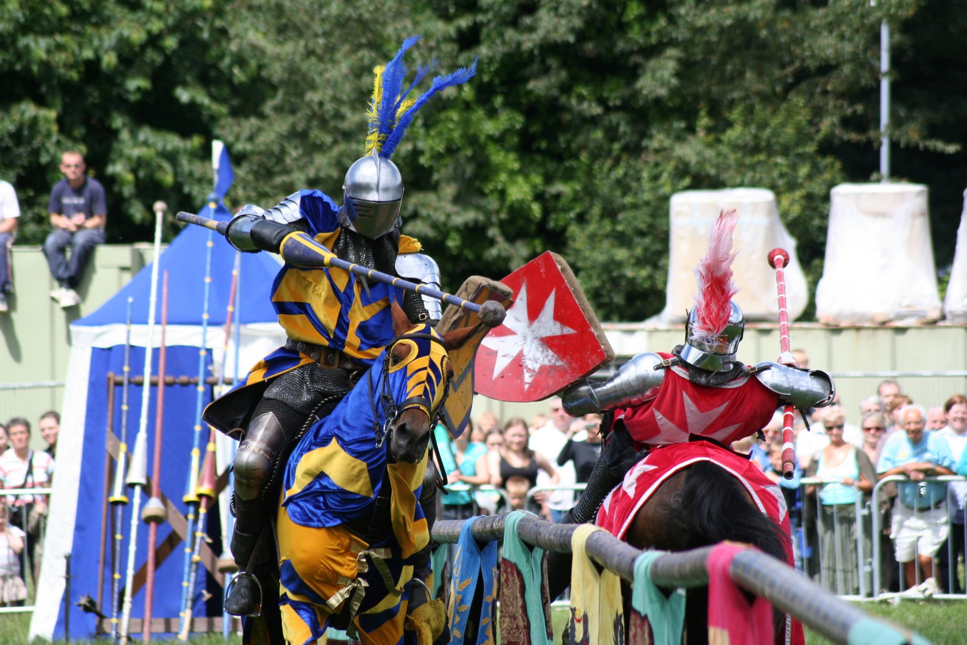 tournoi compétitions chevaliers armure just tournoi de chevalier duel de lances équestre reconstitution historique