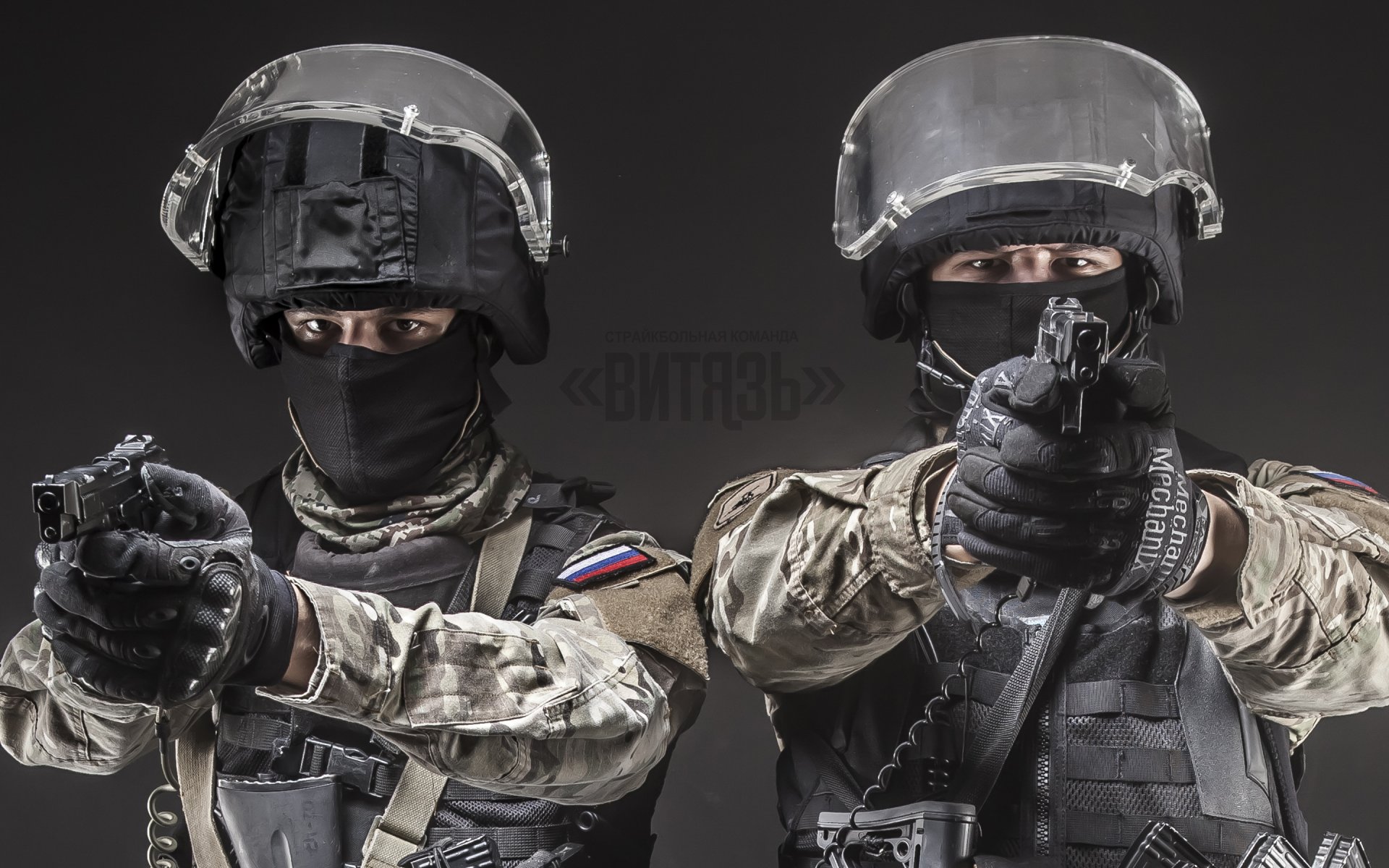 zespół airsoft rycerz siły specjalne kask pistolet