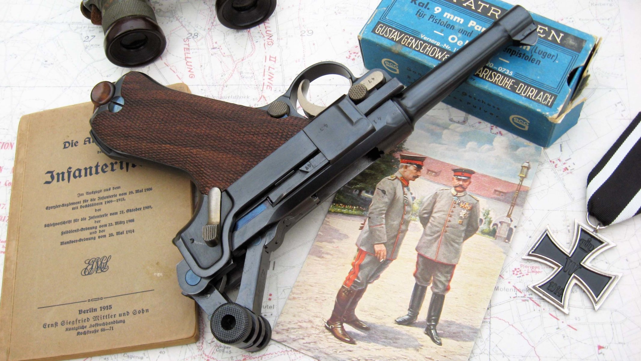 luger p08 parabellum pistolet luger mapa zdjęcie lornetka żelazny krzyż