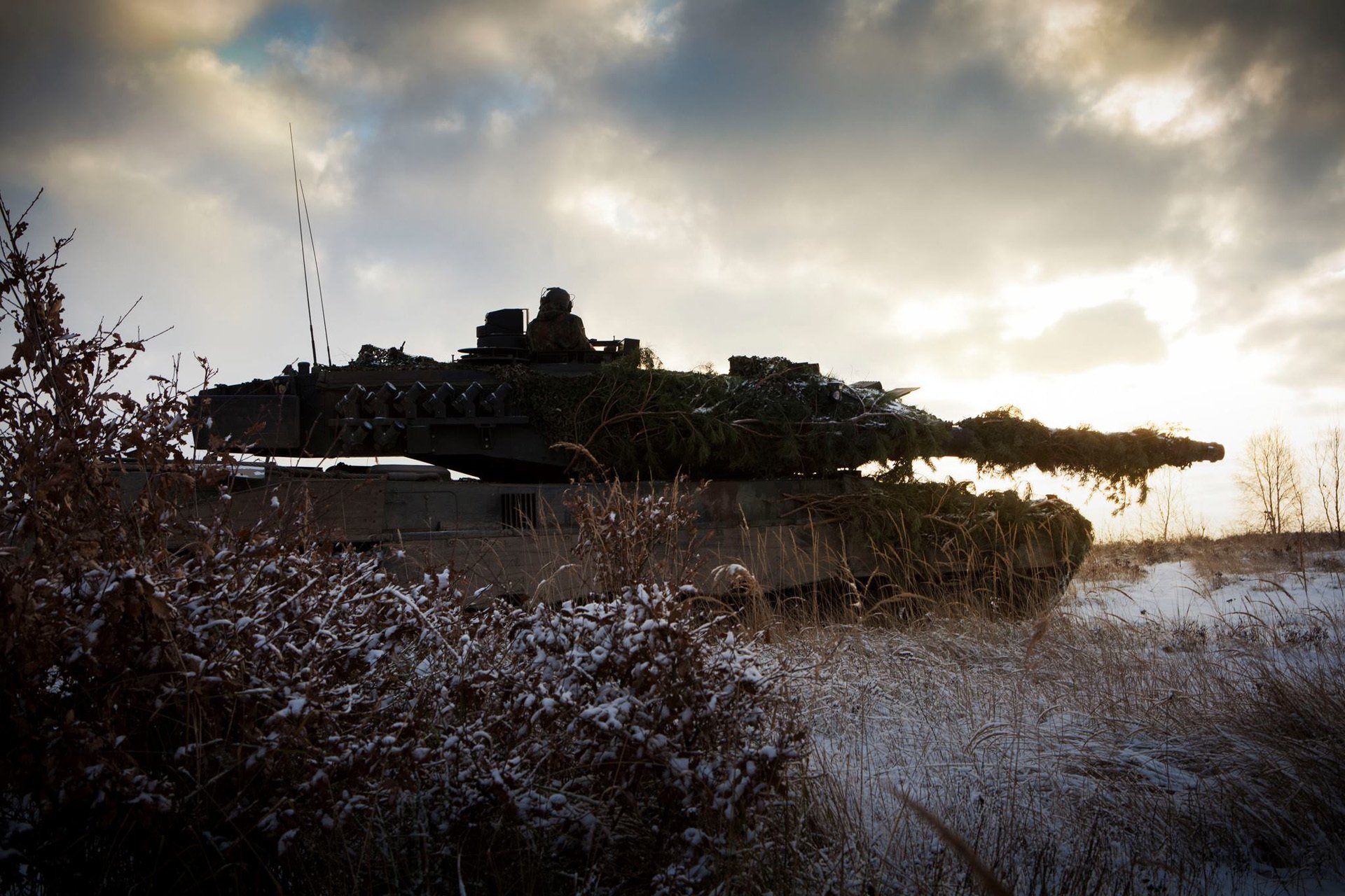 leopard 2a6 tank germany mbt the field winter