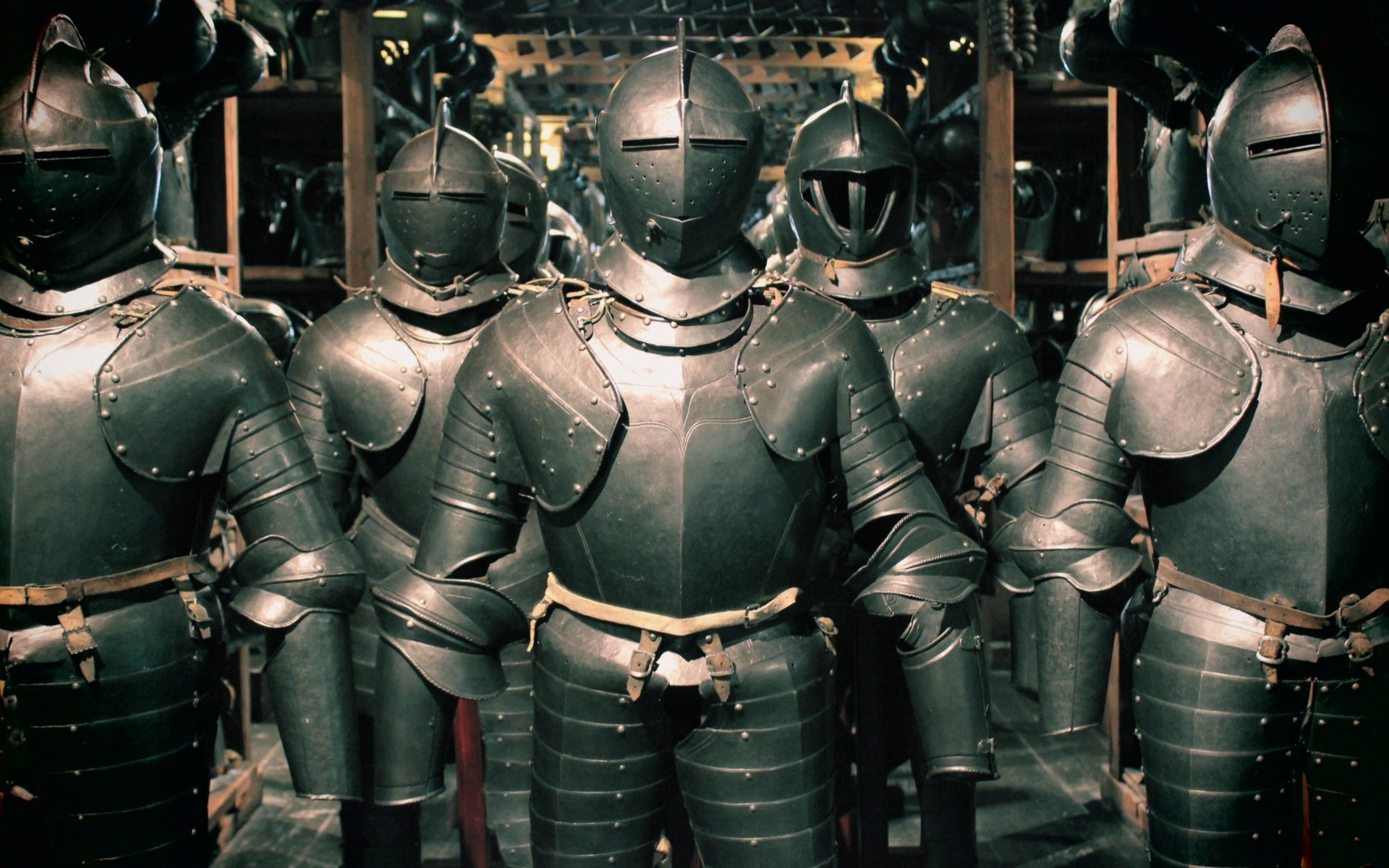 volle kampfrüstung metall helm leder