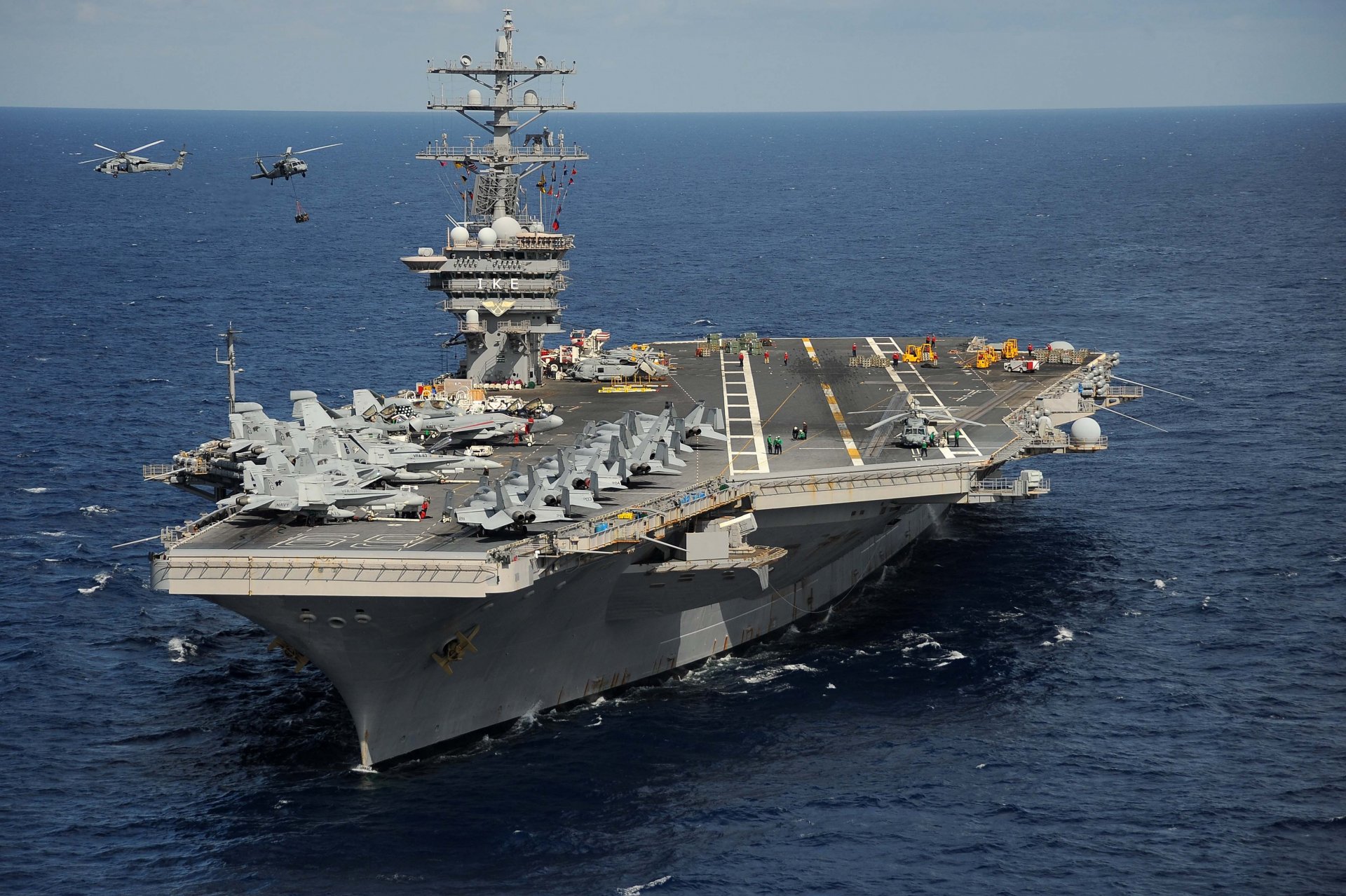 uss dwight d. eisenhower cvn-69 portaerei tipo nimitz mare