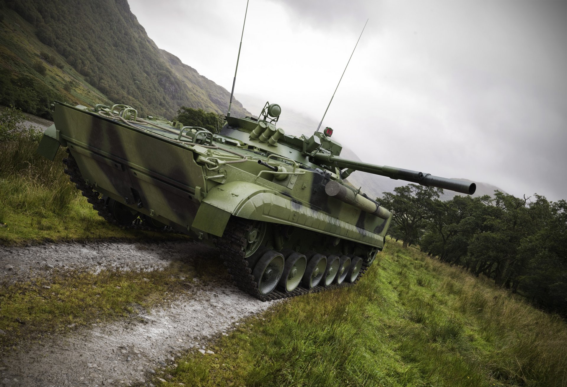 tank waffe straße berge natur wald bäume 3d