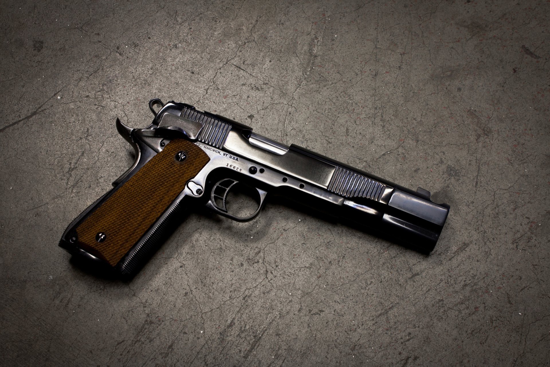 osle m1911 pistolet samopowtarzalny tło