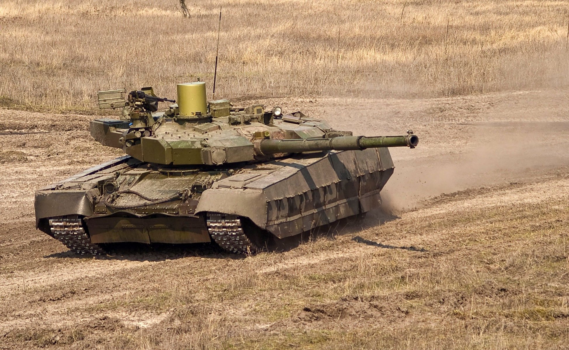 tanque baluarte t84u estepa ucrania ejercicios ejército