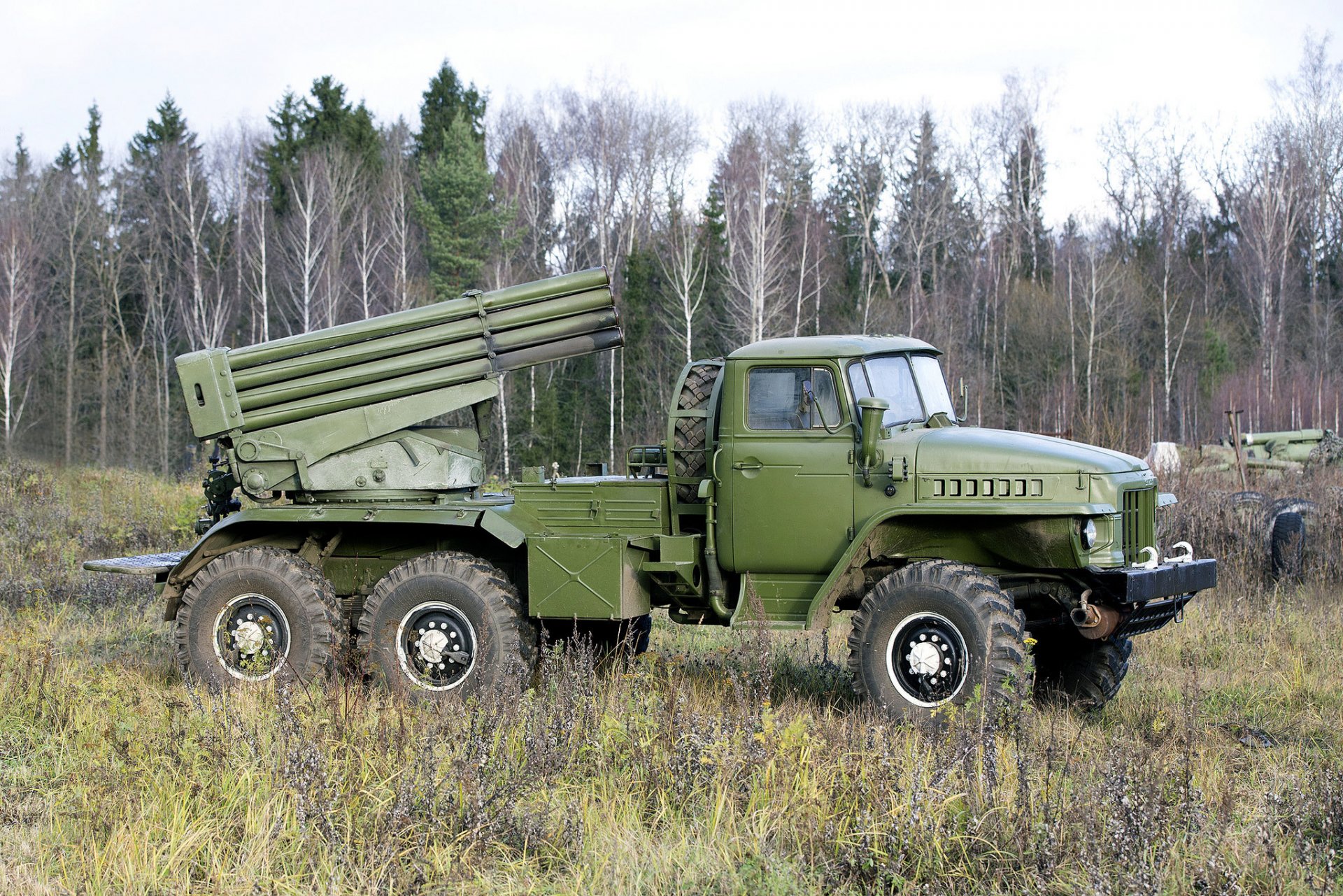 bm-21 hagel rszo reaktiv system salve feuer wald