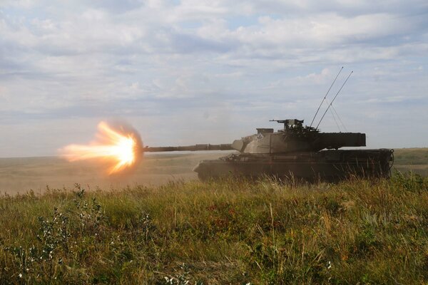 Kanadischer Kampfpanzer. Feuer!