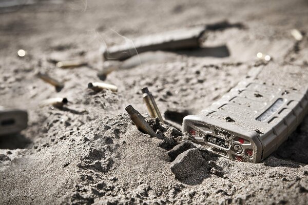 Vestiges de la guerre dans le sable