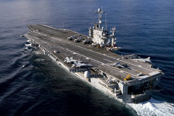 Portaerei uss harry S. truman