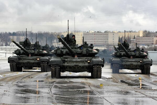 Véhicules militaires t-90A en Russie et véhicules blindés avec réservoir