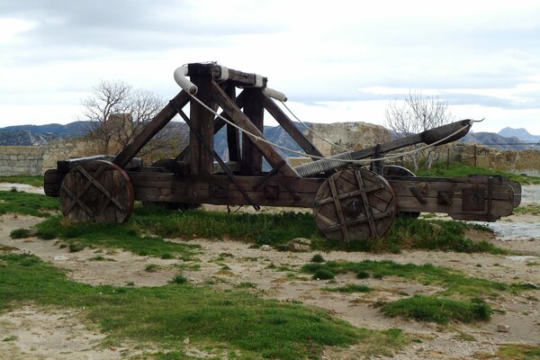 Катапульта-древняя машина для метания камней