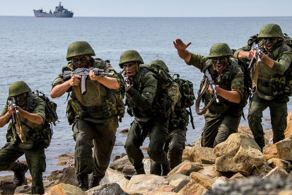 El ataque de la infantería de Marina en Rusia en karabla es un ejercicio
