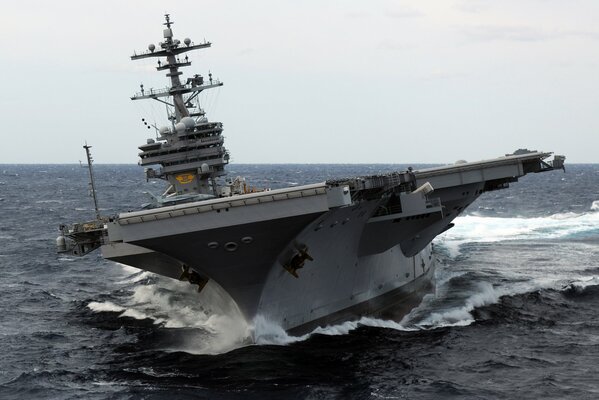 Nimitz-class aircraft carrier ship in the ocean on a U-turn