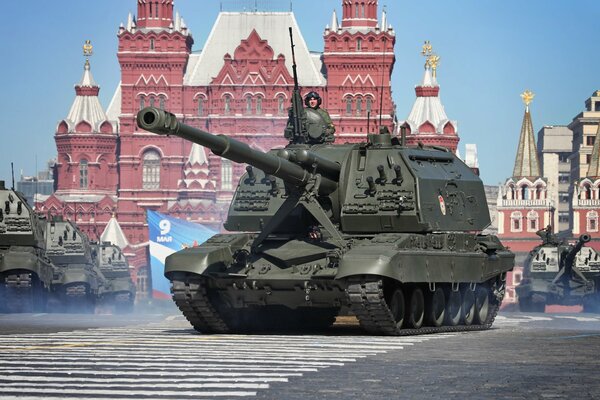 Selbstfahrende Artillerieanlage am roten Platz am 9. Mai Russland Parade