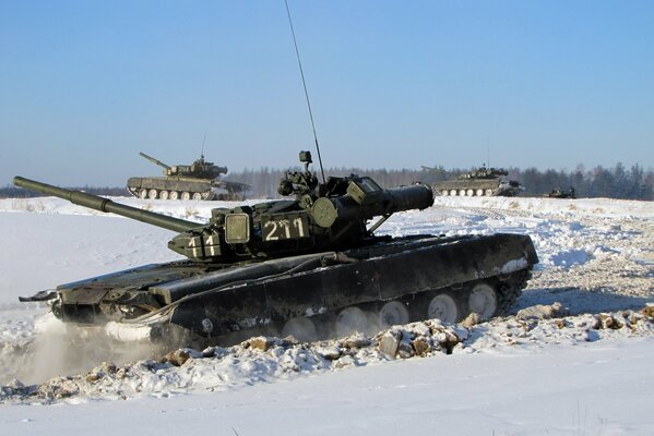 T-80 bv tank in Russia in winter snow