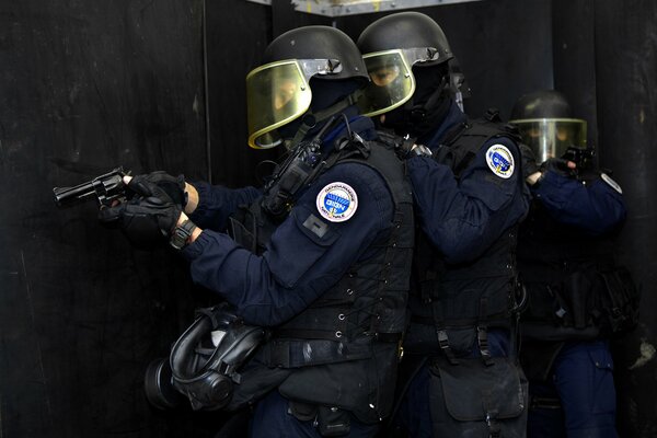 French special forces assault fighters