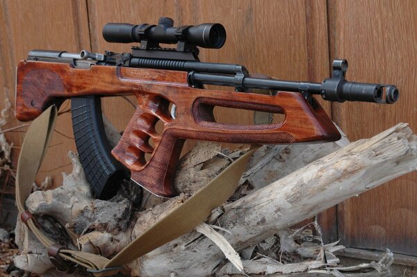 Armi con vista su legni di legno