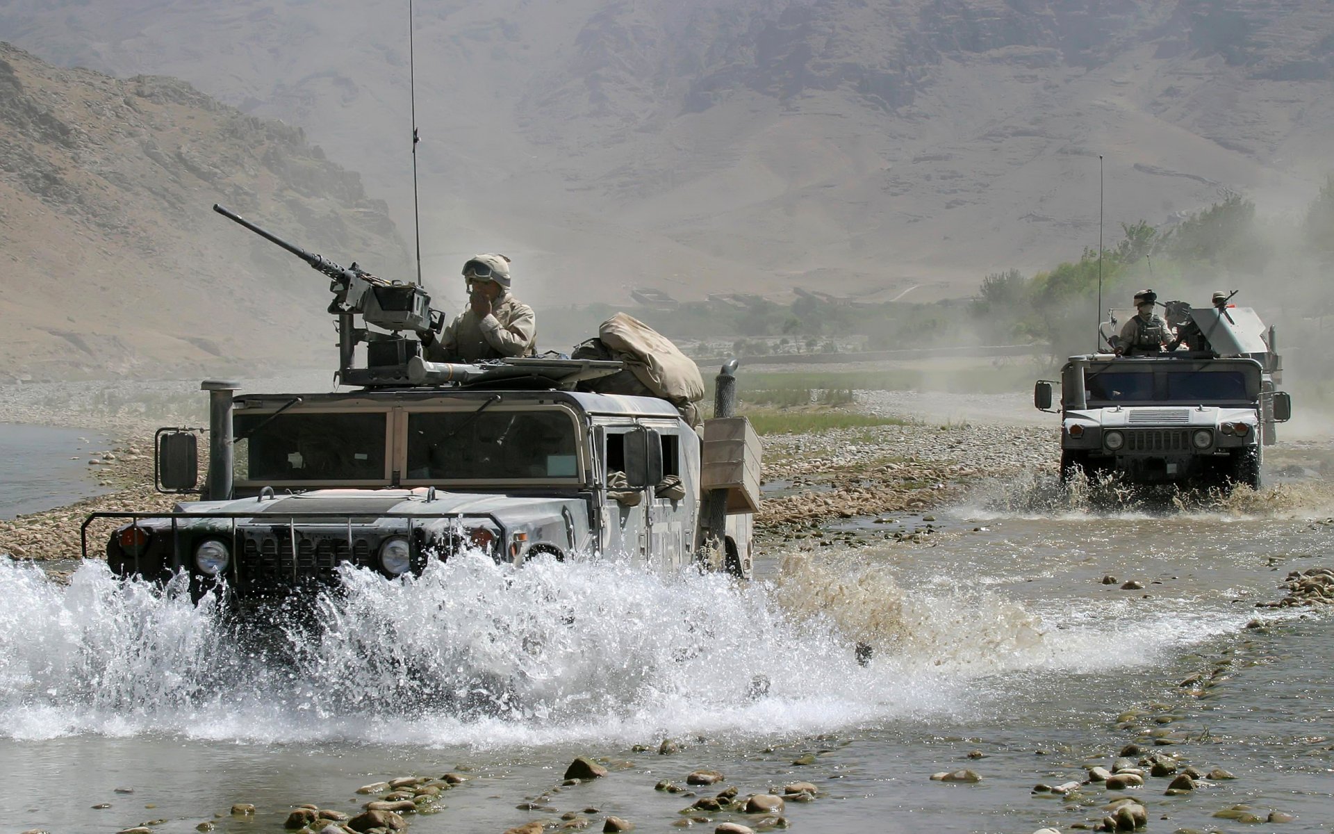 afghanistan montagnes rivière pierres armée voitures hummer soldats contingent armée usa