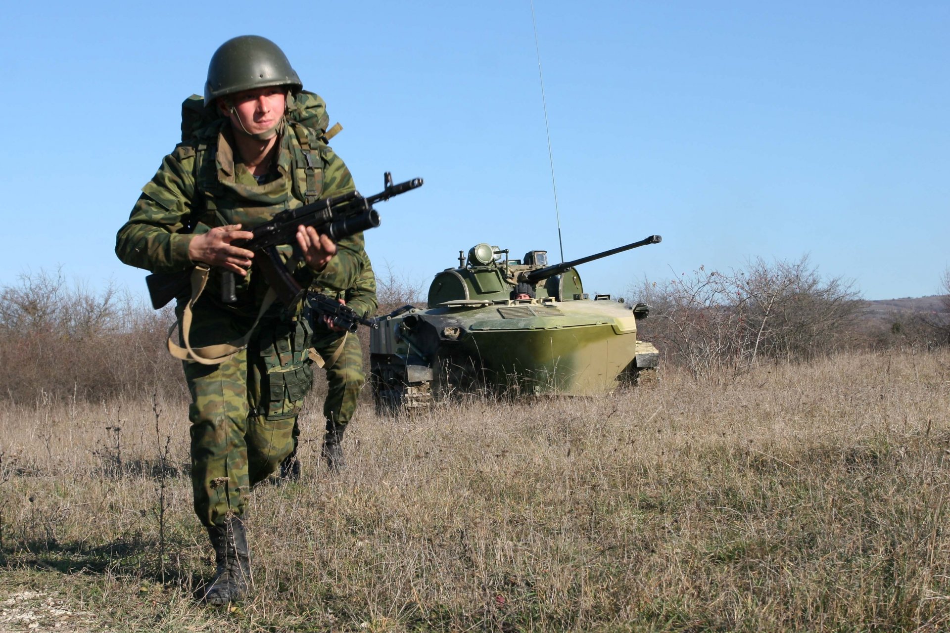 soldats 7e parachutiste assaut division bmd assaut photo-oboina s exercices