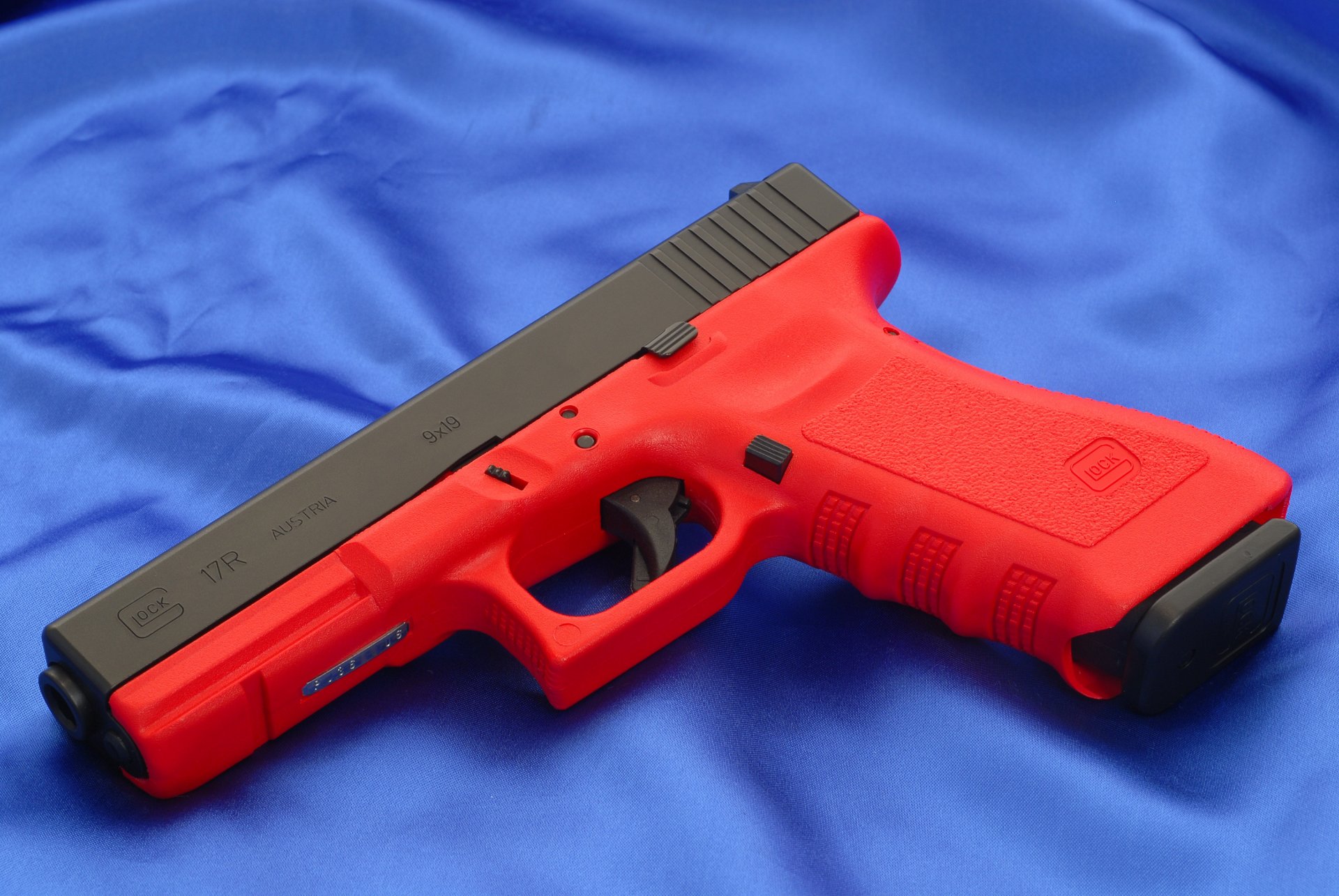 glock 17r pistola arma fondo de pantalla rojo austria 17r cañón rojo fondo lienzo azul