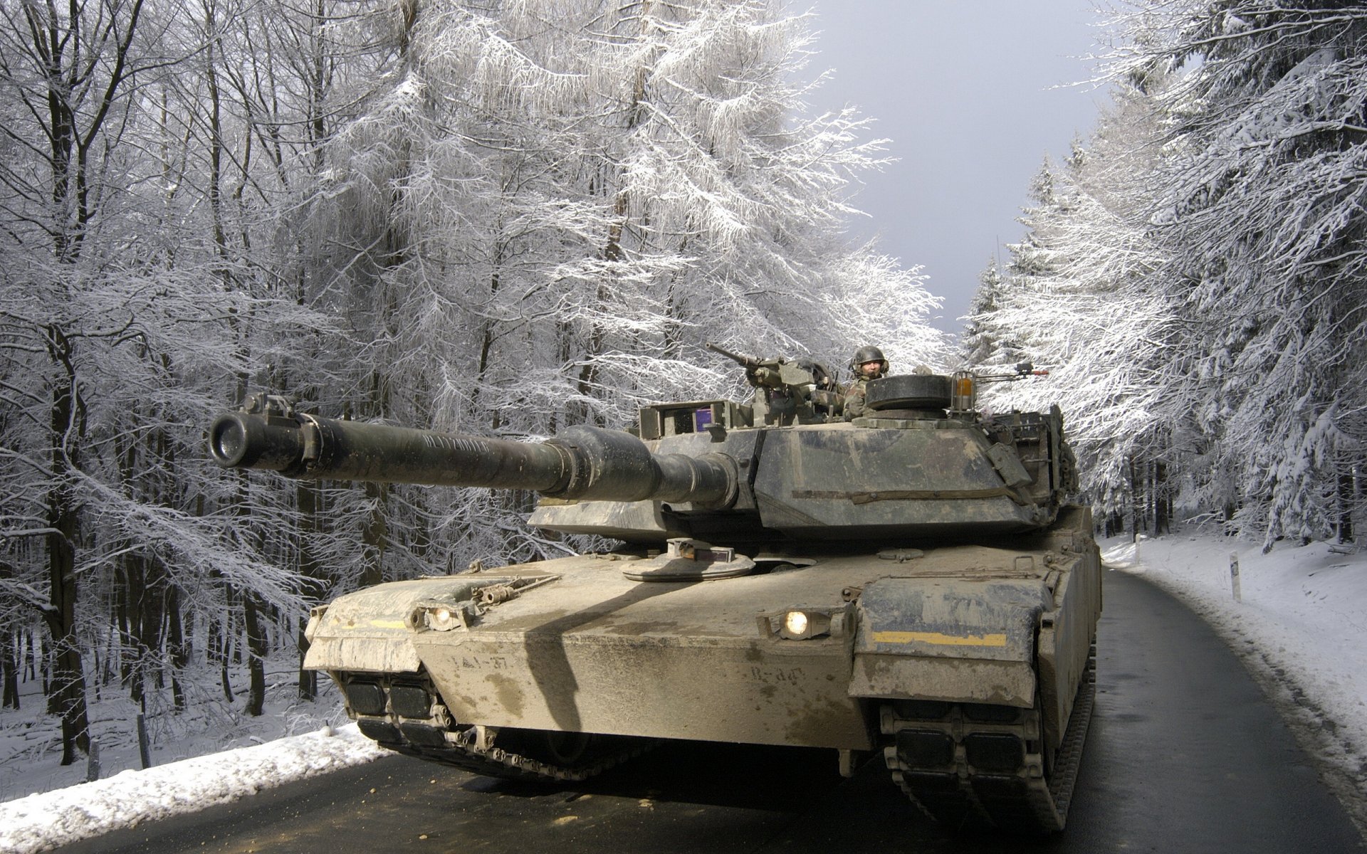 abrams carro armato strada arma