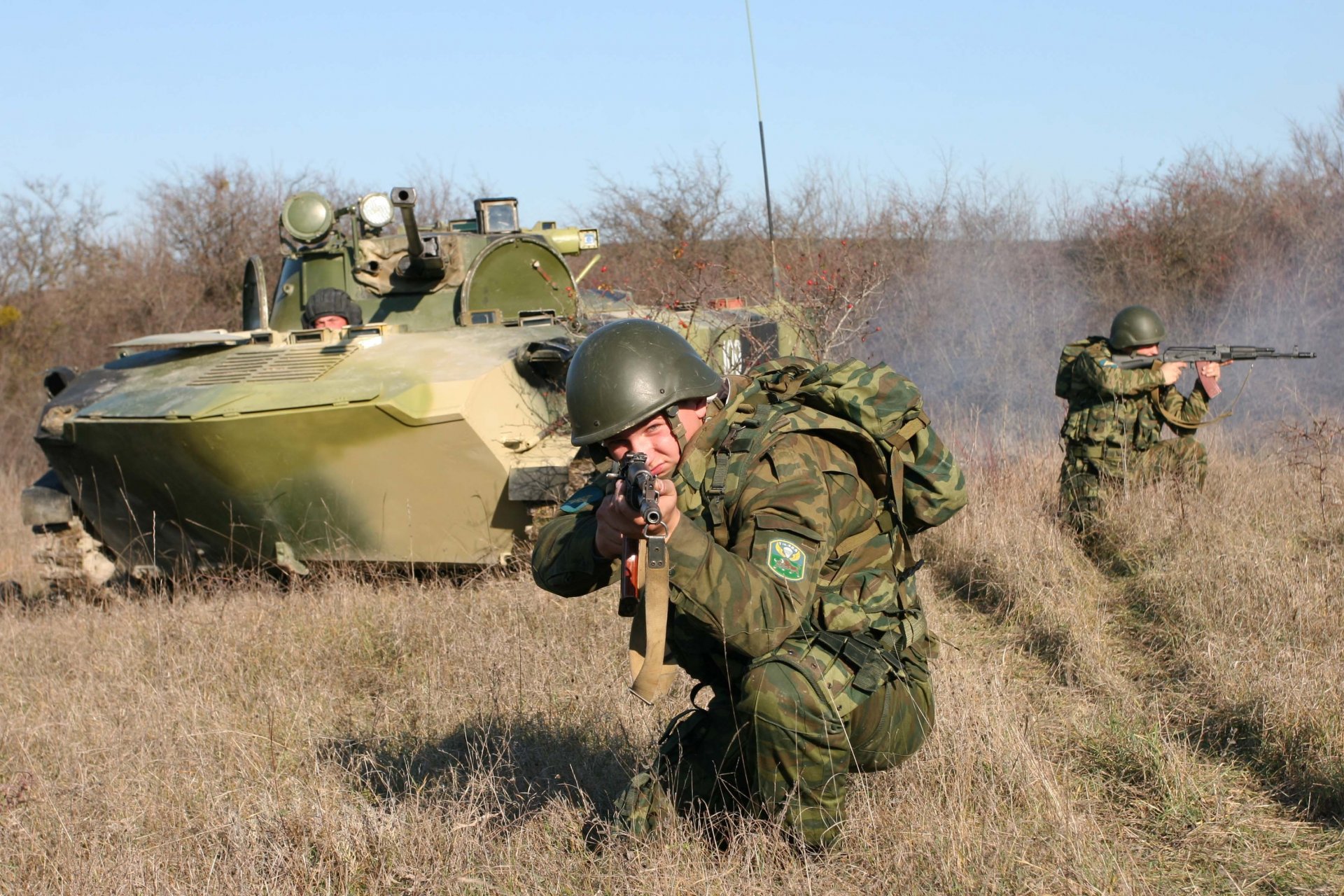 soldats 7e parachutage assaut division bmd débarquement photo-oboina s exercices