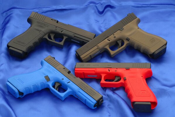 Kolorowe pistolety są jak zabawki