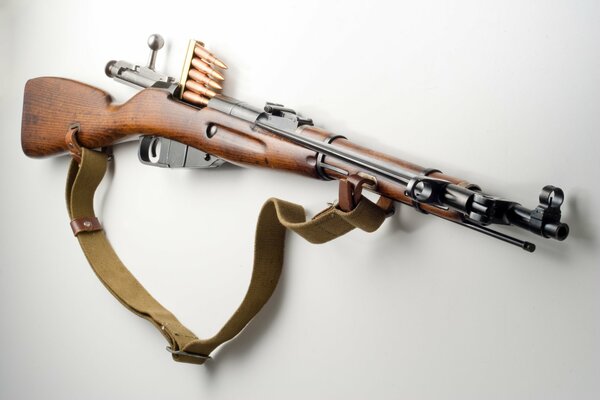 Le légendaire fusil Mosin sur fond clair