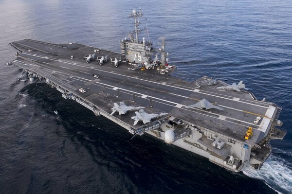 US Navy controllo dei droni di coperta