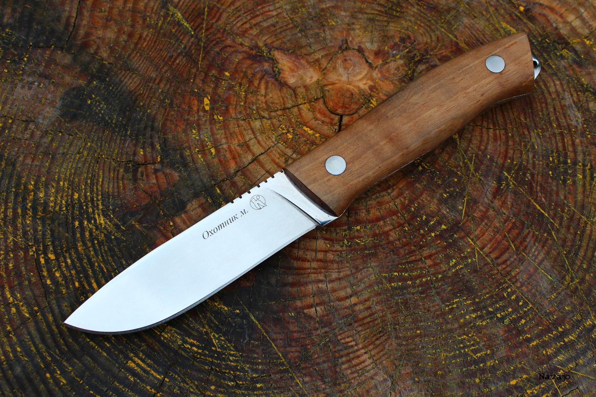 cuchillo kizlyar cazador madera corte fondo