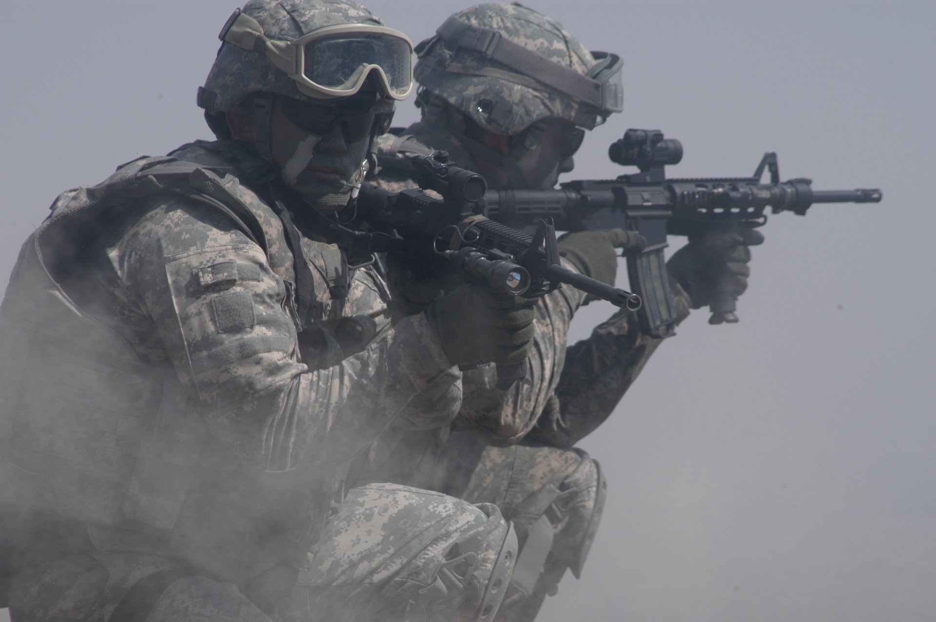 oldiers marines weapons dust