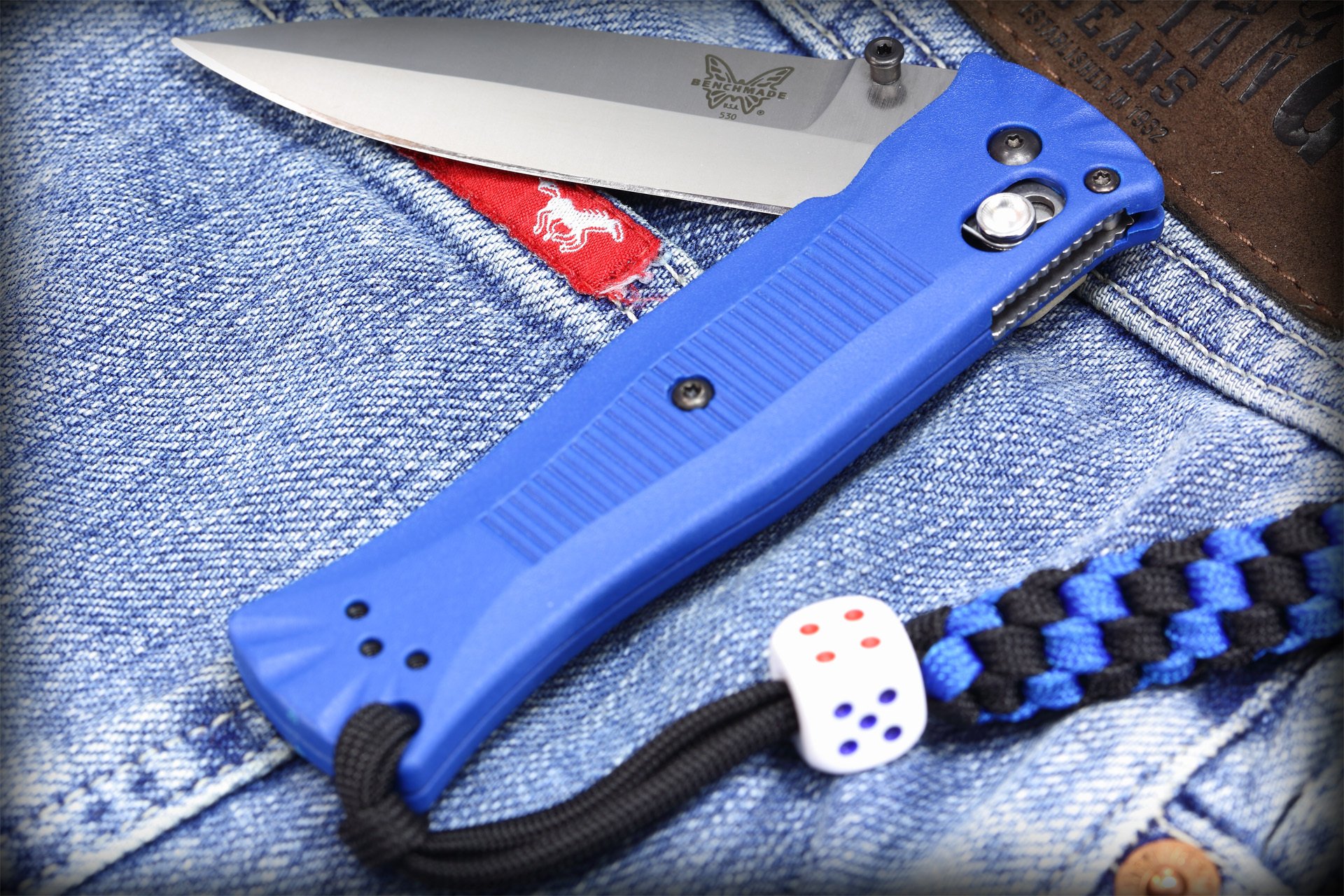 messer faltbar benchmade blau jeans schnur bügel