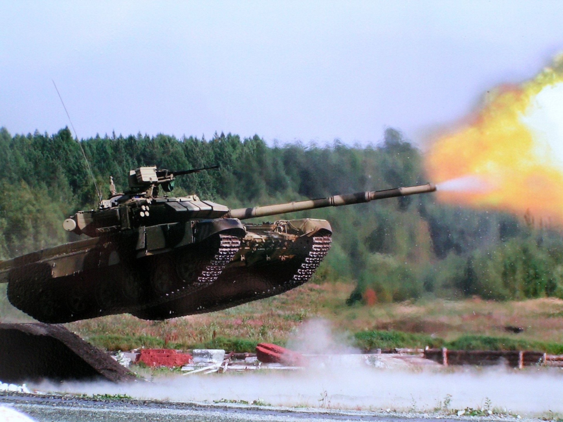 t-90 tanque ruso salto tiro polígono