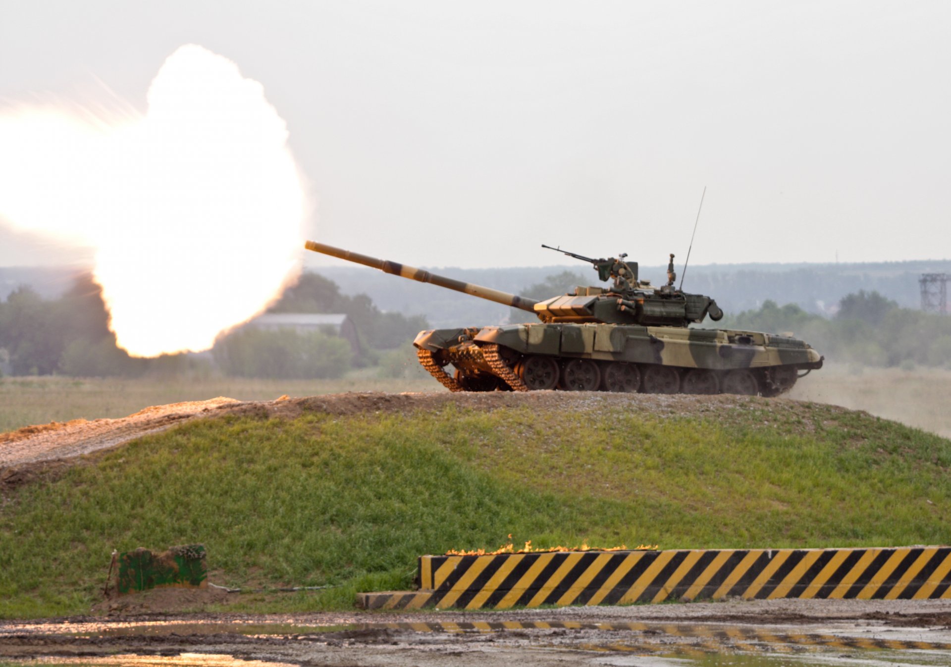 t-90 tiro llama montaña rusia tanque