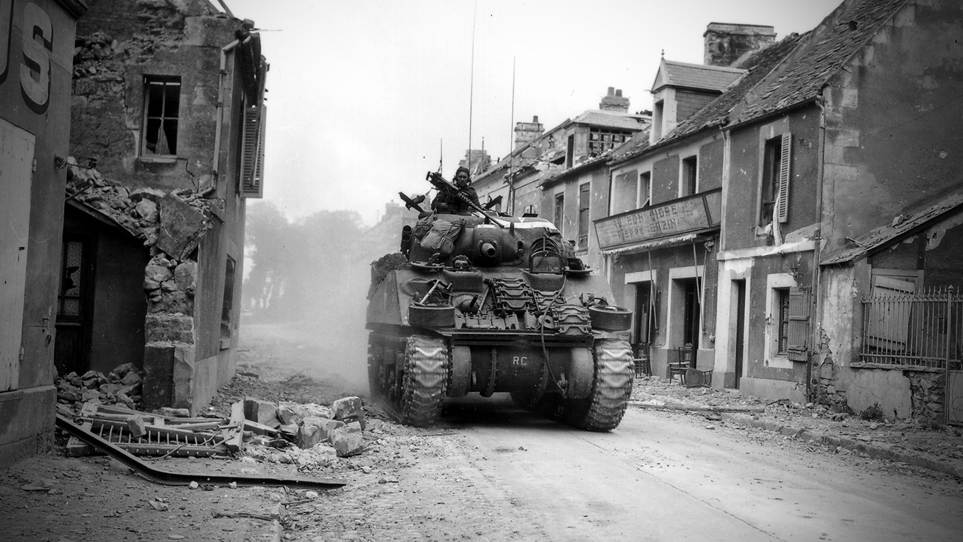 tank häuser zerstörung s/w schwarz und weiß