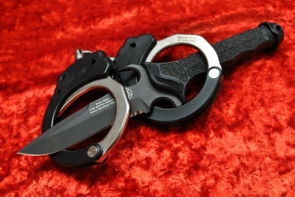 A set for the master of defense with handcuffs