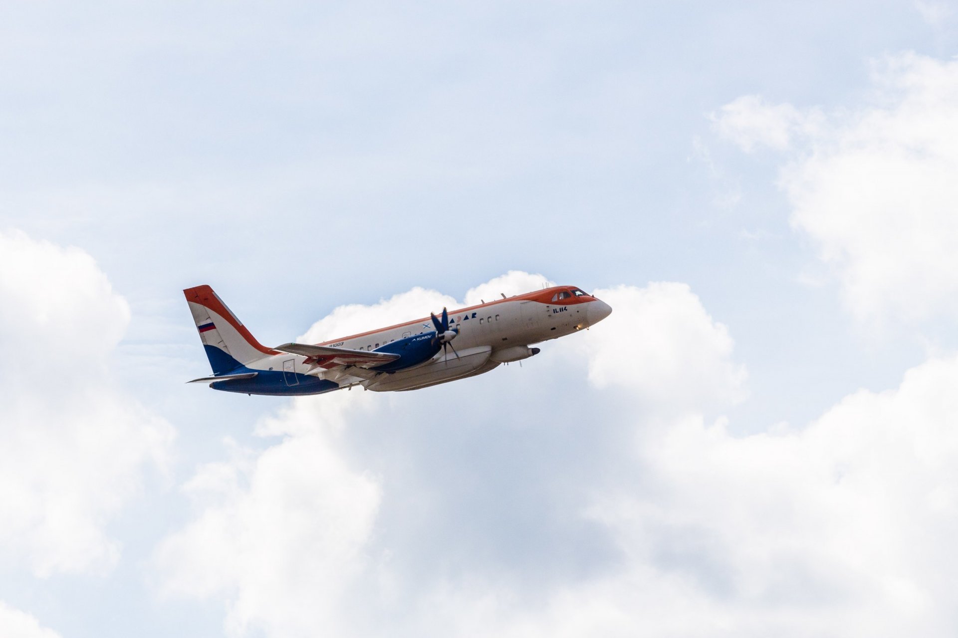 ilyushin il-114 pasajero avión vuelo laboratorio altitud velocidad giro max 2015 g