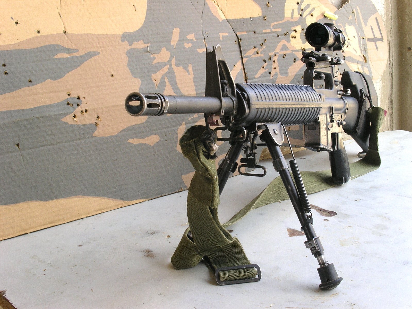 waffe optik scharfschützengewehr karton gürtel