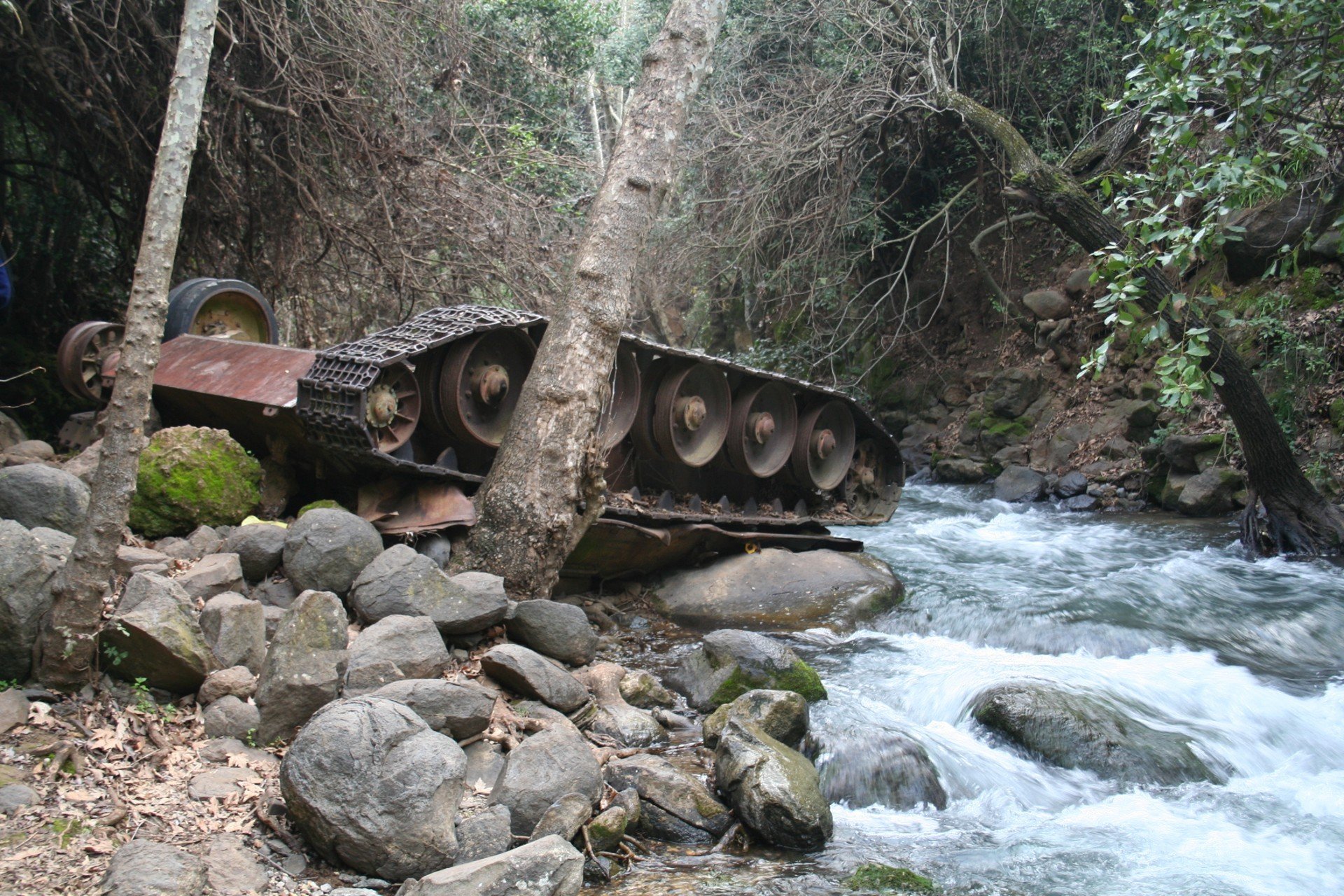 t-34 cascata acqua guerra