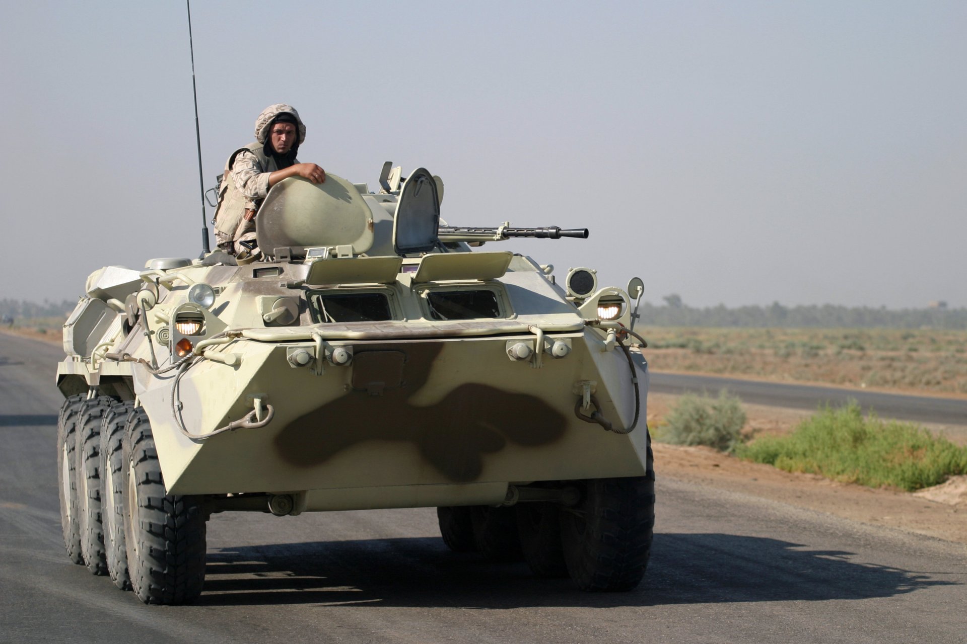 btr-80 żołnierz irak droga wojna armia