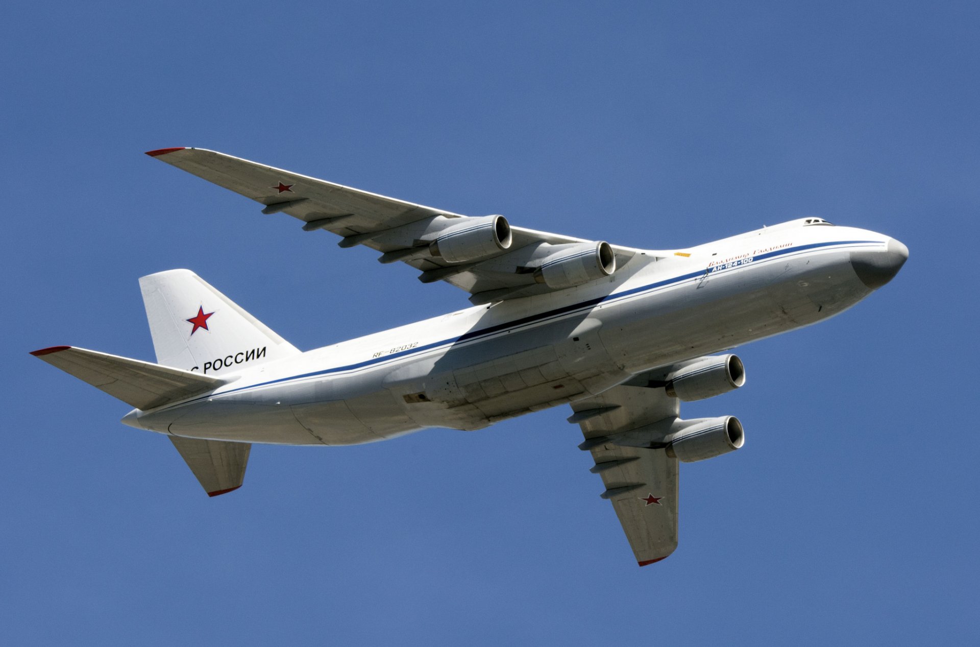 an-124-100 ruslan pesado largo alcance transporte avión