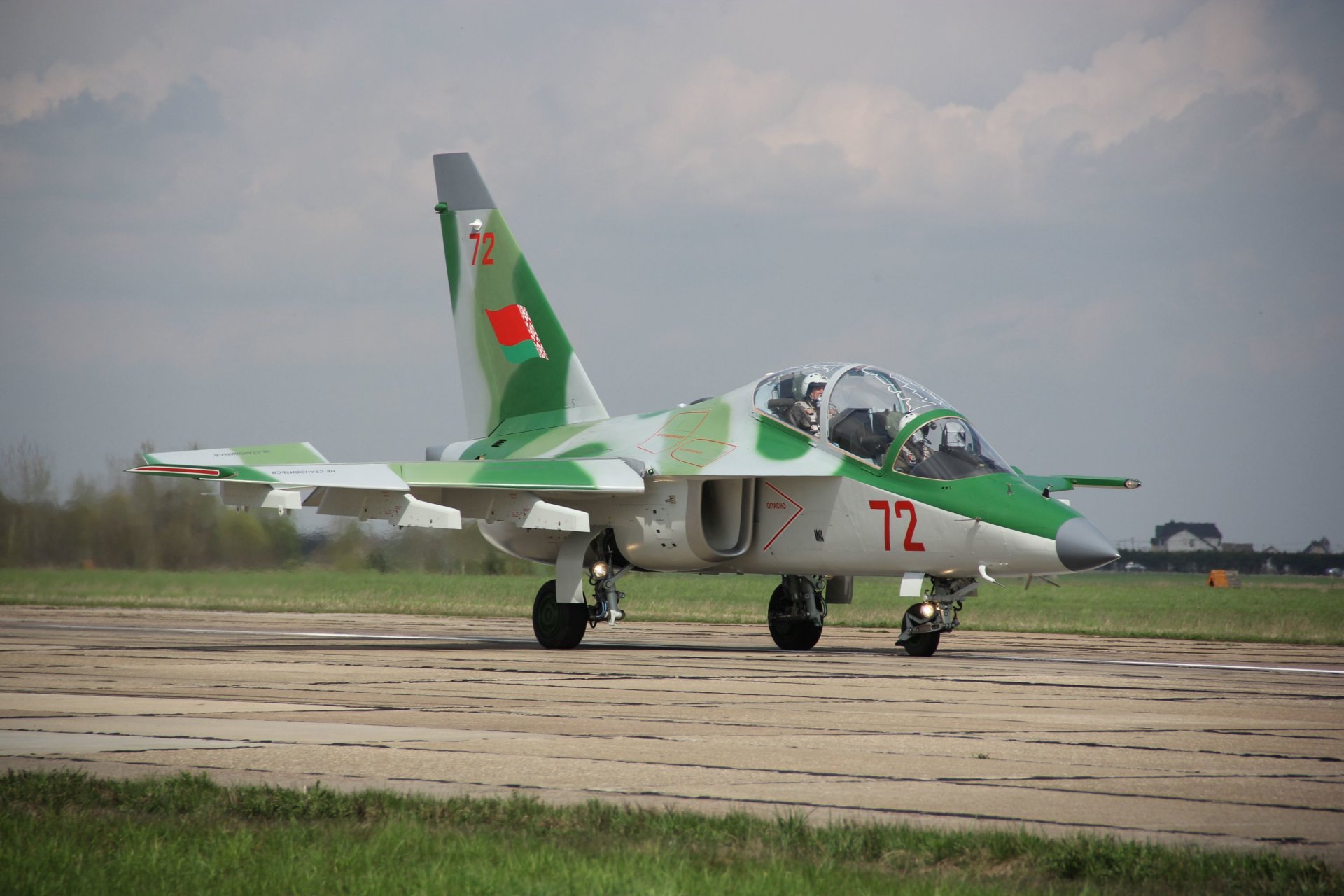 yakovlev yak-130 air force belarus combat training plane attack sky height yak-130 airplane