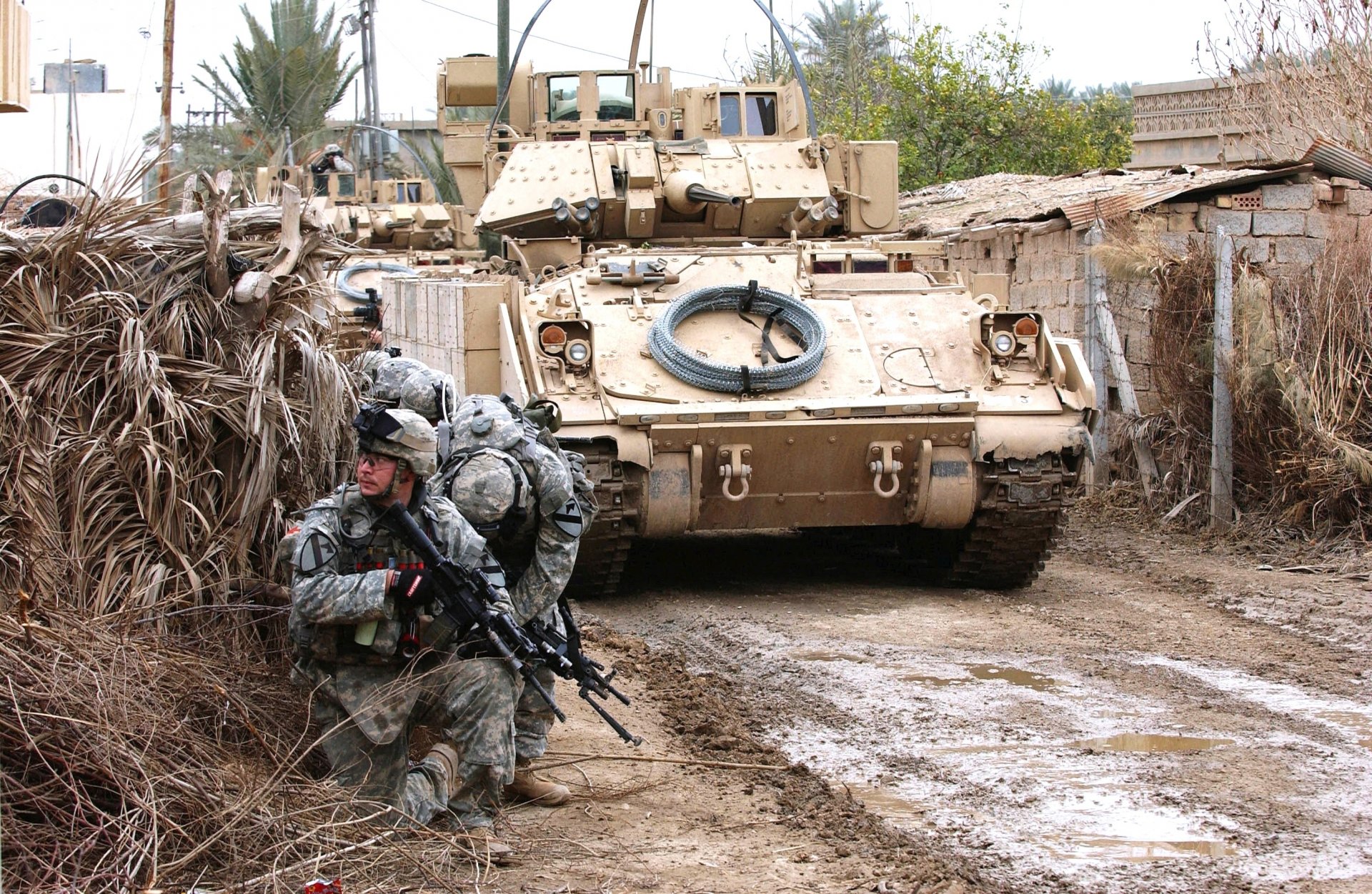 m2 bradley états-unis voiture soldat guerre